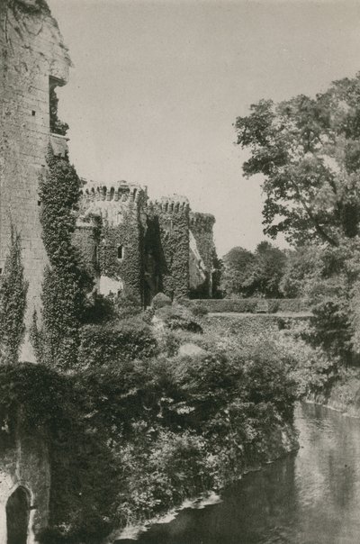 Château de Raglan, depuis le fossé - English Photographer