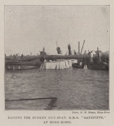 Remontée du Canon Coulé, HMS Sandpiper, à Hong-Kong - English Photographer