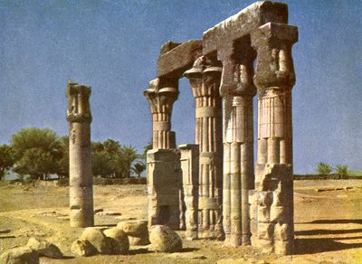Temple en ruines à Médamoud, Égypte - English Photographer