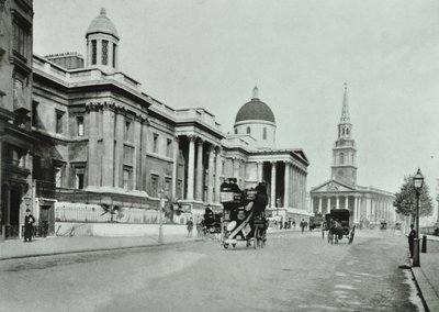 Saint Martin in the Fields et la National Gallery, Trafalgar Square, Westminster : côté nord vue vers l