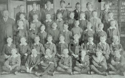 Groupe scolaire, école inconnue, 1895 - English Photographer