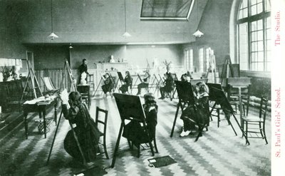 École de Filles St Paul, Le Studio - English Photographer