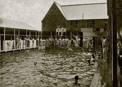 Natation au Clifton College (photo n/b) - English Photographer