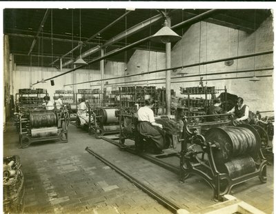 Réglage de tapisserie, usine Hughes n°2, 1923 - English Photographer