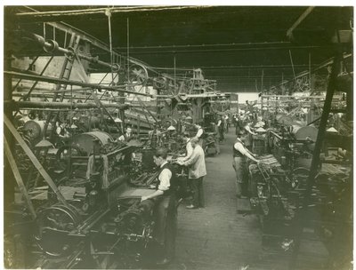 Tissage de tapisserie, usine Hughes n°2 - English Photographer