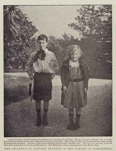 Les enfants du capitaine Dreyfus dans le jardin à Carpentras - English Photographer