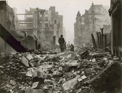 La ville de Londres après un raid aérien - English Photographer