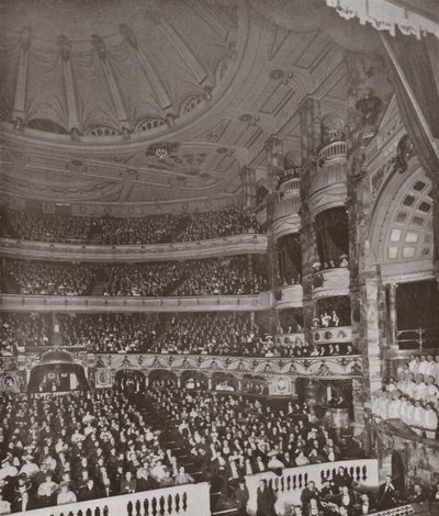 Le Colisée pendant une représentation - English Photographer
