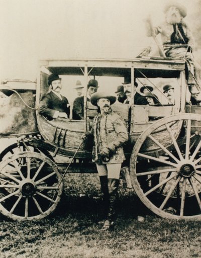La diligence de Deadwood à Londres - Buffalo Bill debout, John Nelson dans la boîte - English Photographer