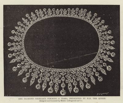 Le collier de diamants formant un diadème, présenté par SM la reine - English Photographer