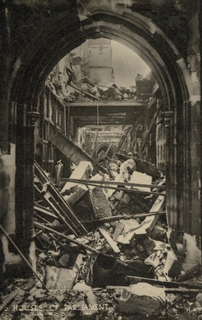 Les Chambres du Parlement, Londres, montrant des dégâts de bombes pendant la Seconde Guerre mondiale - English Photographer