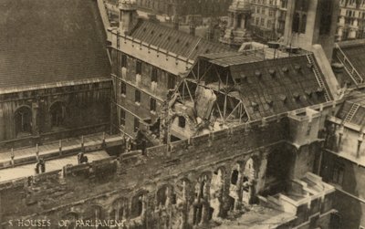 Les Chambres du Parlement, Londres, montrant des dégâts de bombes pendant la Seconde Guerre mondiale - English Photographer