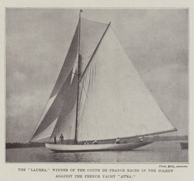 La Laurea, gagnante des courses de la Coupe de France dans le Solent contre le yacht français Anna - English Photographer