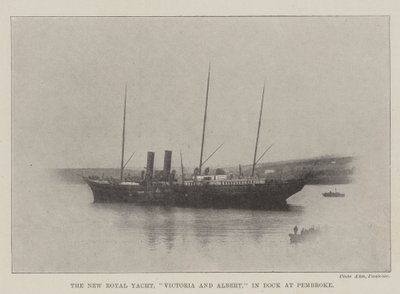 Le nouveau yacht royal, Victoria et Albert, en cale sèche à Pembroke - English Photographer