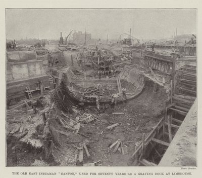 Le vieux Indiaman Canton, utilisé pendant soixante-dix ans comme cale sèche à Limehouse - English Photographer