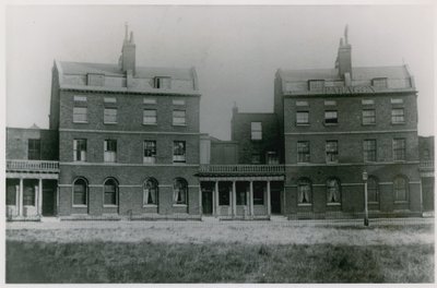 Le Paragon, New Kent Road - English Photographer