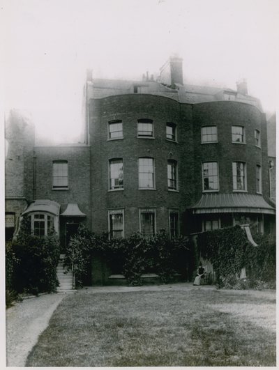 Le Paragon, New Kent Road - English Photographer