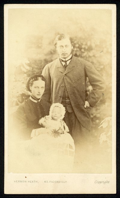 Le Prince et la Princesse de Galles et le Prince Albert Victor - English Photographer