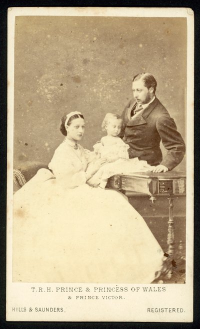 Le prince et la princesse de Galles et le prince Victor - English Photographer