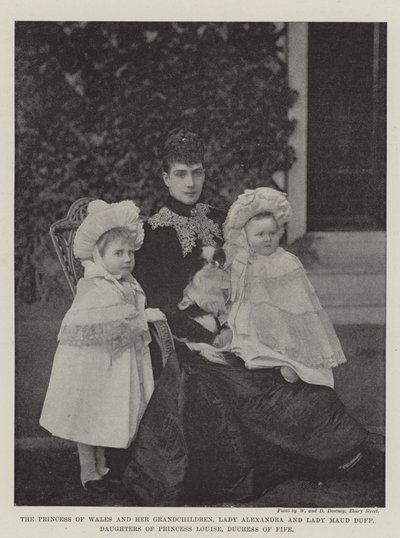 La princesse de Galles et ses petits-enfants, Lady Alexandria et Lady Maud Duff, filles de la princesse Louise, duchesse de Fife - English Photographer