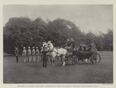 La Reine à Balmoral, Sa Majesté inspectant le détachement Yoruba de la Force frontalière ouest-africaine - English Photographer