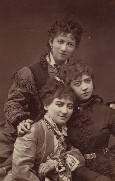 Les Sœurs Vokes - English Photographer