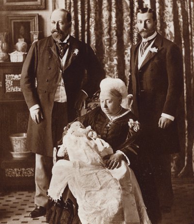 Le baptême du futur roi Édouard VIII, montrant la reine Victoria, le roi Édouard VII et le roi George V - English Photographer