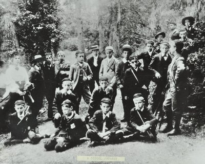 Le premier voyage scolaire du London School Board. Enfants de Bell Road Higher Grade School, Peckham visitent une mine dans la forêt de Dean, 1896 - English Photographer