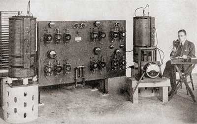 Le premier émetteur de diffusion opéré en Grande-Bretagne, installé aux Ateliers Marconi, Chelmsford, en 1919 et 1920, de L