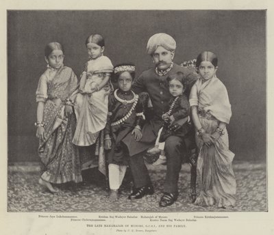Feu maharajah de Mysore, GCSI, et sa famille - English Photographer