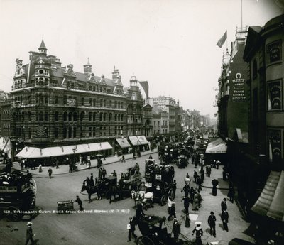 Tottenham Court Road depuis Oxford Street, Londres - English Photographer