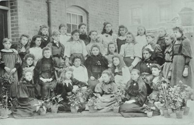 Classe inconnue de filles, 1896 - English Photographer