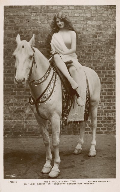 Viola Hamilton dans le rôle de Lady Godiva lors du Coventry Coronation Pageant (photo n/b) - English Photographer