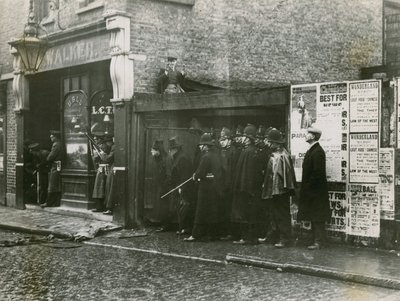 Winston Churchill au siège de Sidney Street - English Photographer