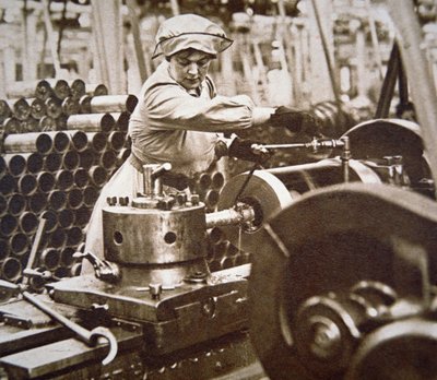 Ouvrière dans une usine de munitions en Grande-Bretagne pendant la Première Guerre mondiale - English Photographer