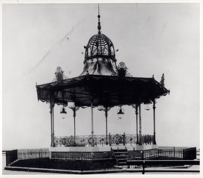 Kiosque à musique ornemental dans East End Park, Leeds - English Photographer English Photographer