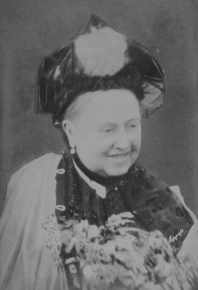 Portrait de jubilé de la reine Victoria (1819-1901) riant, 21 juin 1887 (photo sépia) - English School