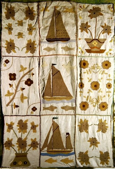Un couvre-lit matelassé de navires et de fleurs - English School