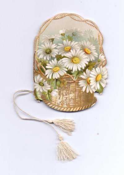 Carte de vœux en forme de panier en osier rempli de marguerites et noué avec un pompon. Le texte sur le panier lit "rempli de souhaits", c.1880 - English School