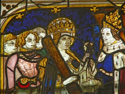 Un panneau dans la fenêtre est représentant Sainte Hélène avec l