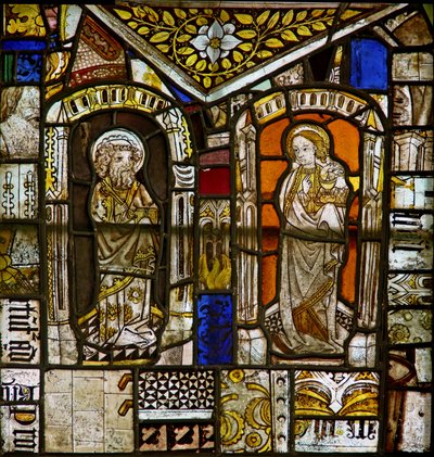 Un panneau dans la fenêtre est représentant Saint Pierre et Saint Jean ; au-dessus d