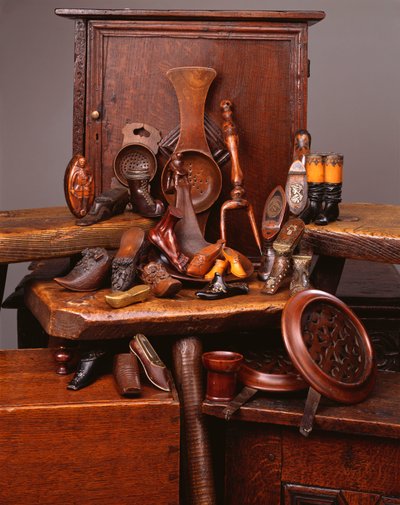 Sélection de tendeurs en bois du 19e siècle, tabatières à chaussures et autres objets - English School