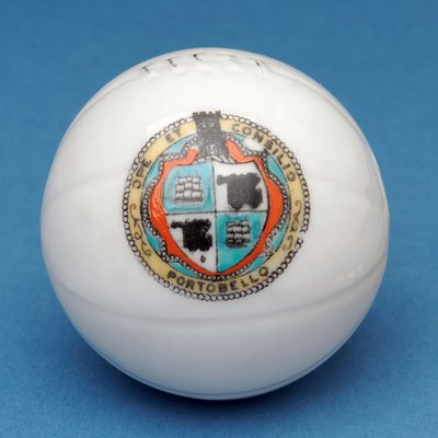 Souvenir armorial miniature de football avec transfert du blason de Portobello (céramique) - English School