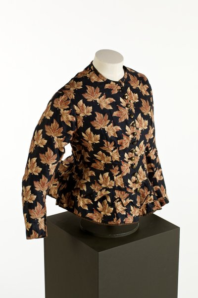 Corsage noir avec motif de feuille d