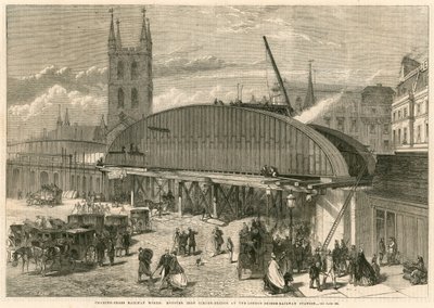 Travaux ferroviaires de Charing Cross : pont en fer monstrueux à la gare de London Bridge - English School