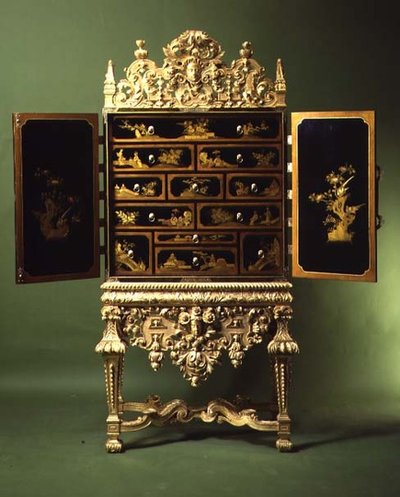Cabinet et support en laque d