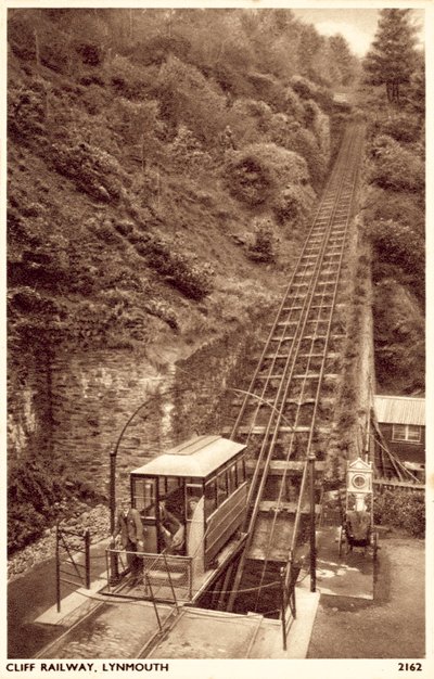 Chemin de fer à flanc de falaise, Lynmouth (photo n/b) - English School