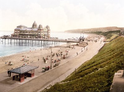 Promenade de Colwyn Bay, depuis la gare - English School