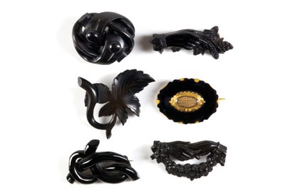 Bijoux de costume, années 1800 - English School