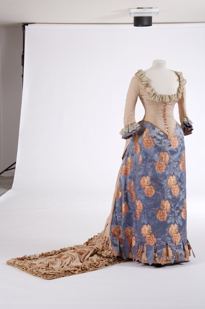 Robe de soirée, années 1880 - English School